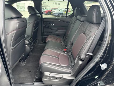 Used 2026 Honda Pilot Black Edition image 16