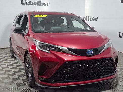 Used 2021 Toyota Sienna XSE image 1