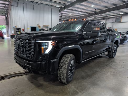 Used 2025 GMC Sierra 2500 Denali Ultimate AWD/4WD image 6