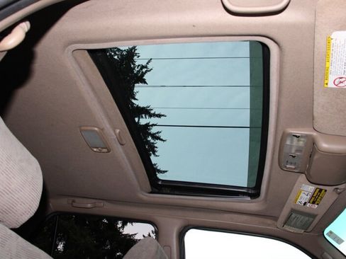 Used 2000 Toyota 4Runner SR5 AWD/4WD image 9