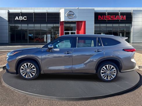 Used 2020 Toyota Highlander Platinum image 8