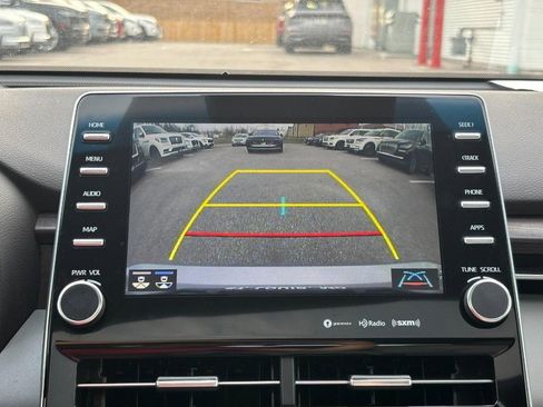 Used 2020 Toyota Avalon XLE w/ Moonroof Package image 21