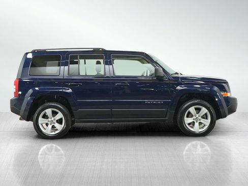 Used 2014 Jeep Patriot Latitude AWD/4WD image 6