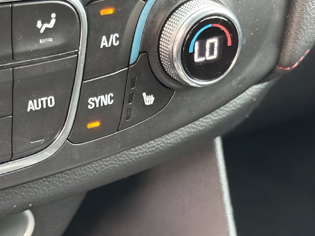 Used 2023 Chevrolet Traverse RS FWD image 21