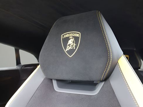 Used 2024 Lamborghini Urus Performante AWD/4WD image 13