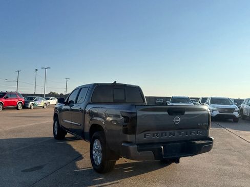 Certified 2022 Nissan Frontier SV w/ Technology Package AWD/4WD image 17