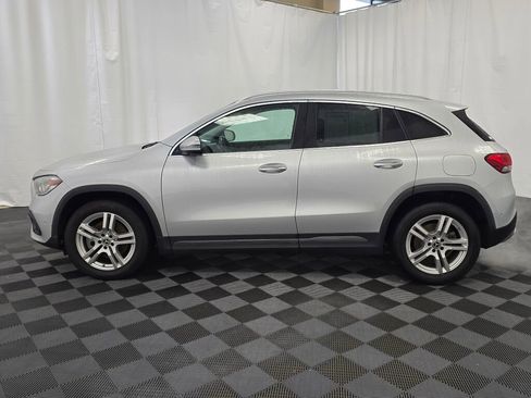 Used 2022 Mercedes-Benz GLA 250 4MATIC w/ Premium Package Lite image 3