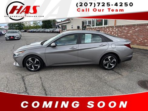 Used 2023 Hyundai Elantra SEL w/ Convenience Package FWD image 2