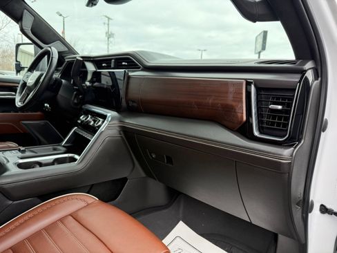 Used 2024 GMC Sierra 3500 Denali Ultimate image 12