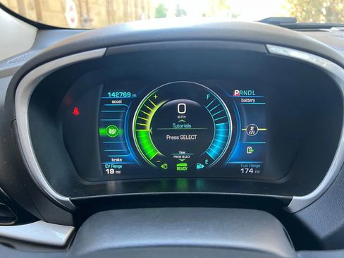 Used 2017 Chevrolet Volt LT w/ Comfort Package image 21