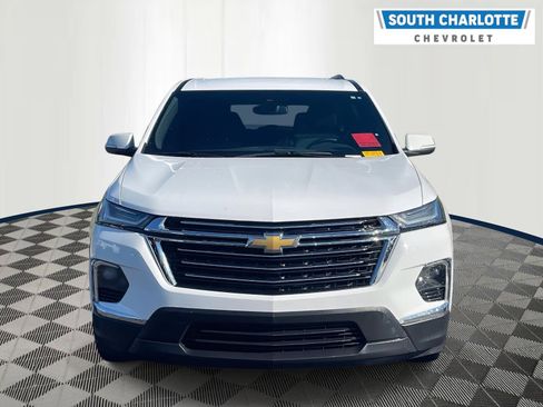 Used 2023 Chevrolet Traverse LT image 2