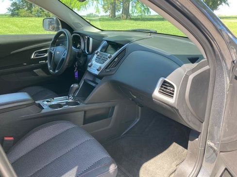 Used 2017 Chevrolet Equinox LS AWD/4WD image 40
