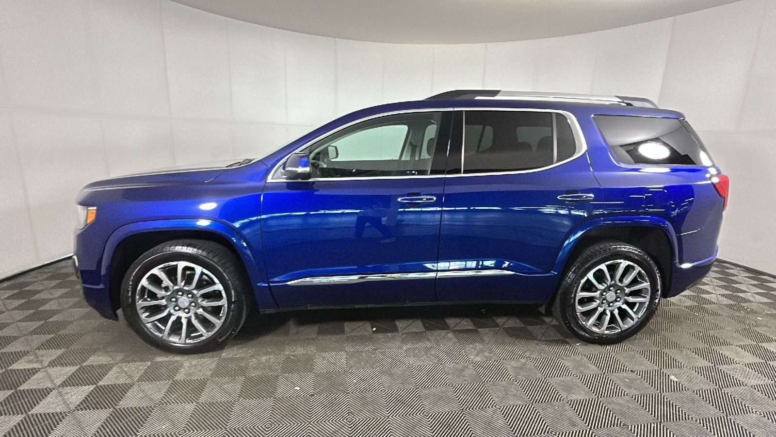 Used 2023 GMC Acadia Denali w/ Denali Technology Package AWD/4WD image 7