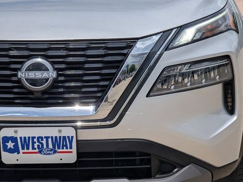 Used 2023 Nissan Rogue SV w/ SV Premium B Package FWD image 9