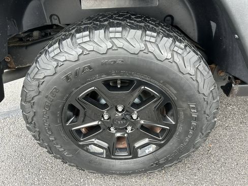 Used 2015 Jeep Wrangler Sport AWD/4WD image 9