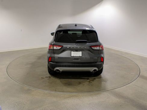 Used 2022 Ford Escape SE image 4
