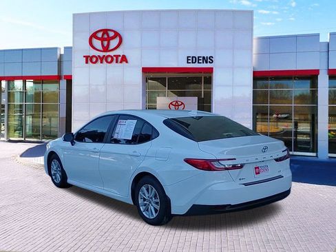 Used 2025 Toyota Camry LE image 5