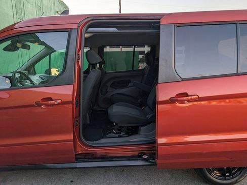 Used 2022 Ford Transit Connect XLT image 16