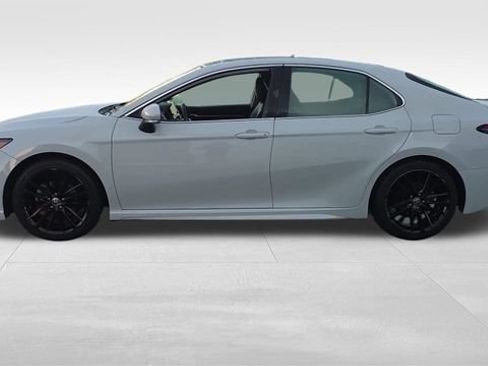 Used 2022 Toyota Camry XSE FWD image 5