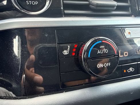 Used 2025 Nissan Pathfinder SV FWD image 18