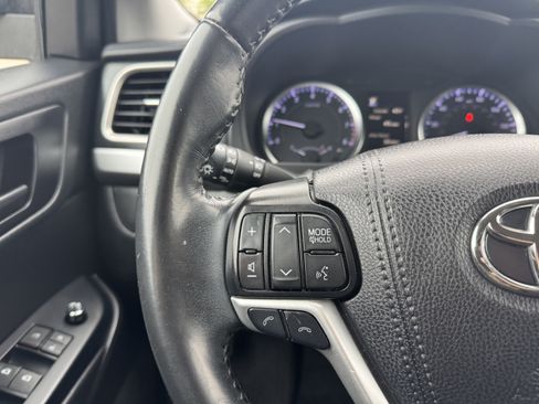 Certified 2019 Toyota Highlander Plus AWD/4WD image 22