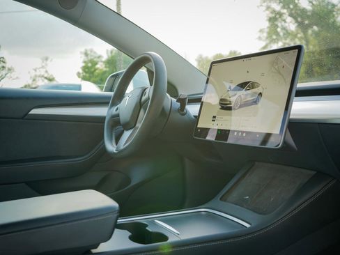 Used 2023 Tesla Model 3 Standard Range image 11