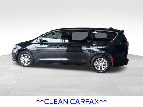 Used 2023 Chrysler Pacifica Touring-L FWD image 2