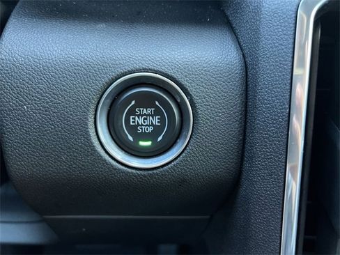 Used 2025 GMC Acadia Elevation image 17