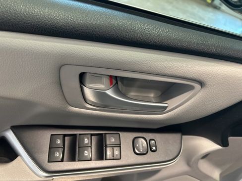 Used 2017 Toyota Camry LE image 8