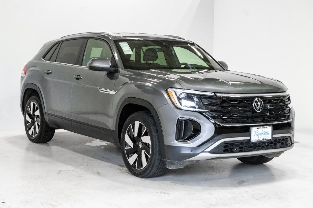 Used 2025 Volkswagen Atlas Cross Sport SE AWD/4WD image 6