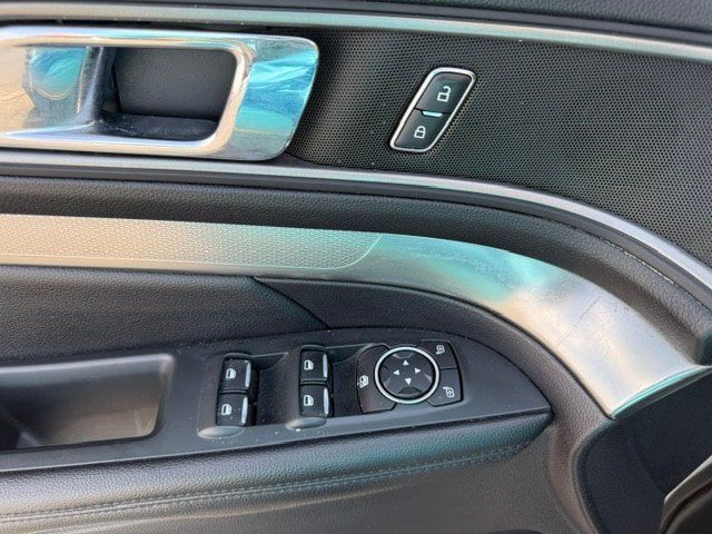 Used 2018 Ford Explorer XLT w/ Equipment Group 201A FWD image 14
