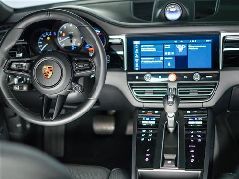 Certified 2025 Porsche Macan S AWD/4WD image 4