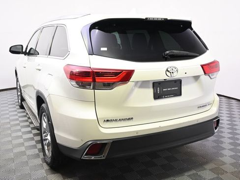 Used 2017 Toyota Highlander Limited AWD/4WD image 4