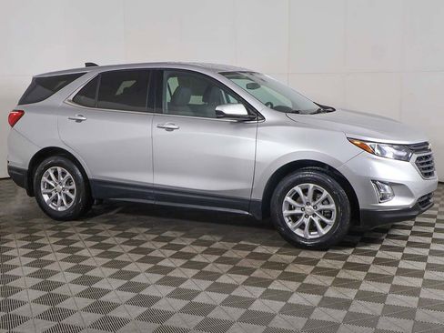 Used 2020 Chevrolet Equinox LT w/ Driver Convenience Package FWD image 13