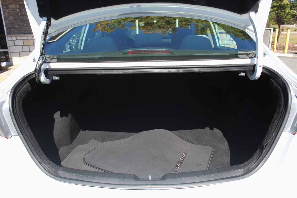 Used 2018 Hyundai Elantra SE FWD image 8