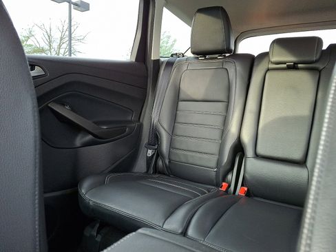 Used 2019 Ford Escape Titanium image 18