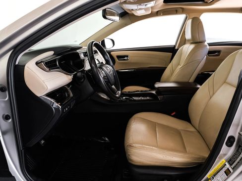 Used 2016 Toyota Avalon XLE Premium image 3