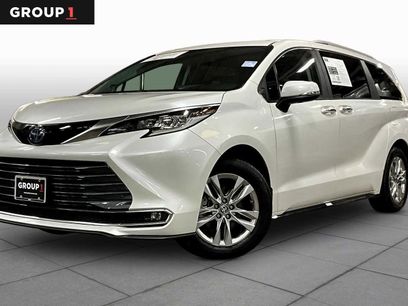 Certified 2023 Toyota Sienna Limited