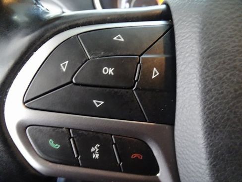 Used 2020 Jeep Cherokee Limited image 7