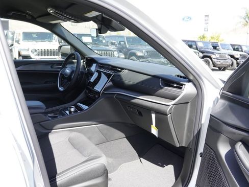 New 2026 Jeep Grand Cherokee L Laredo AWD/4WD image 24