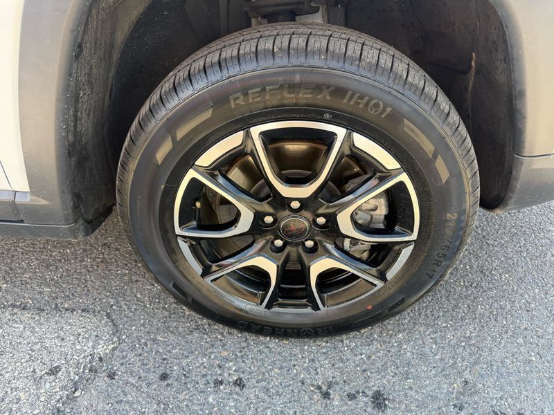 Used 2025 Jeep Compass Trailhawk AWD/4WD image 18