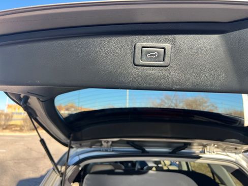 Used 2015 Subaru Outback 3.6R Limited image 12