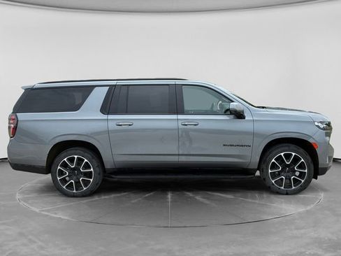 Used 2022 Chevrolet Suburban RST w/ Luxury Package AWD/4WD image 2