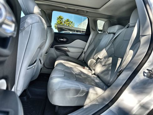 Used 2021 Jeep Cherokee Latitude Lux w/ Sun & Sound Group image 4