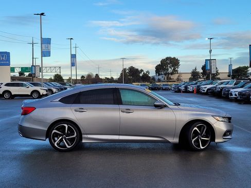 Used 2018 Honda Accord Sport image 4