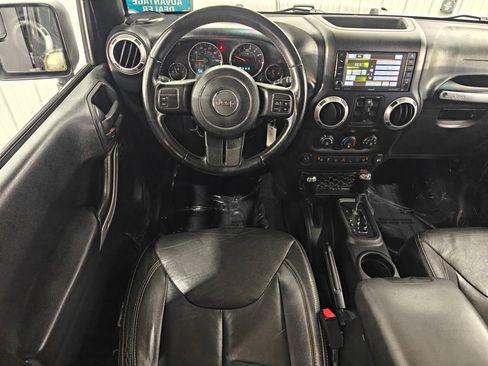 Used 2015 Jeep Wrangler Unlimited Sahara AWD/4WD image 4