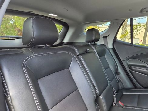 Used 2024 GMC Terrain SLT image 14