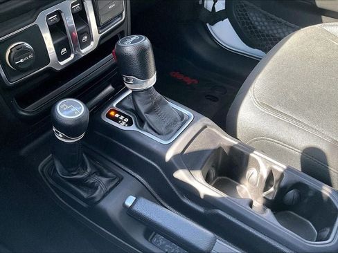 Used 2018 Jeep Wrangler Sport AWD/4WD image 17
