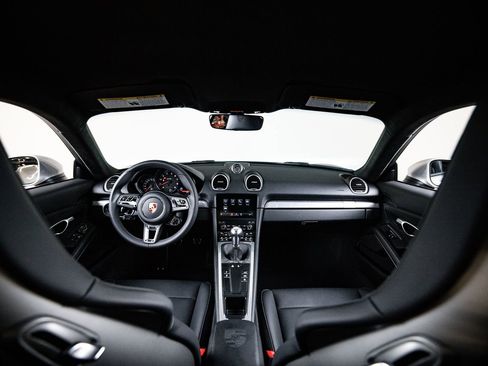 Certified 2025 Porsche 718 Cayman GTS RWD image 23