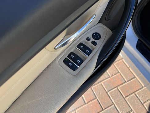 Used 2018 BMW 320i xDrive Sedan w/ Premium Package image 15